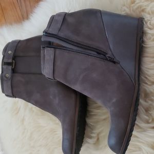 Size 9 Susina wedge boot grey